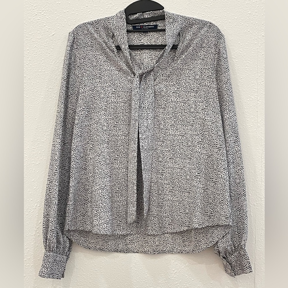 One Clothing - Billowy Pussybow Tie V Neck Blouse - black and white - Size M